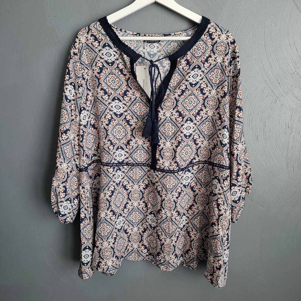 BLOOMCHIC Top Size 18-20 Tassel Tie V-Neck 3/4 Sleeve Paisley Print NEW
